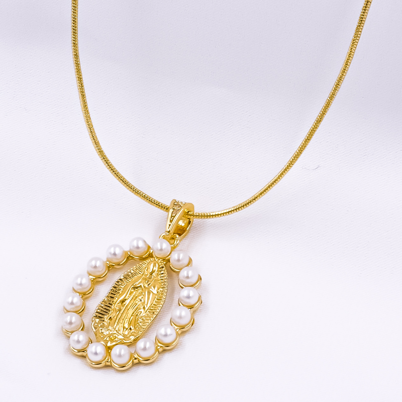 collar con medalla virgen...