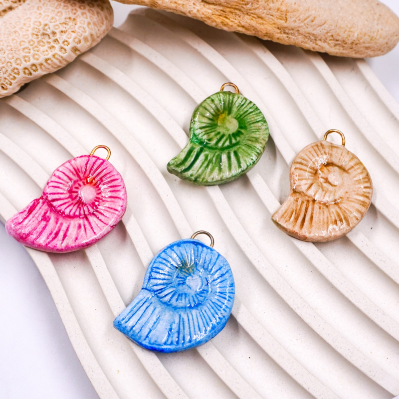 dije de porcelana caracola...