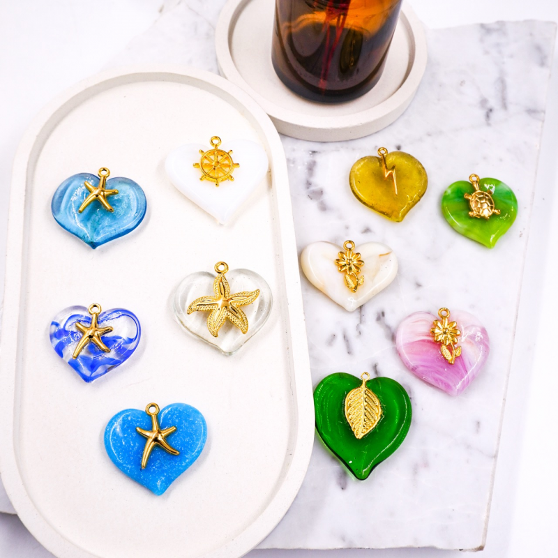 dijes de vidrio corazon con...