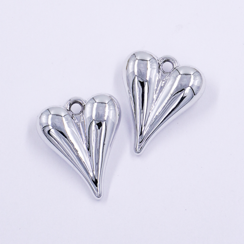 dije corazon plateado...