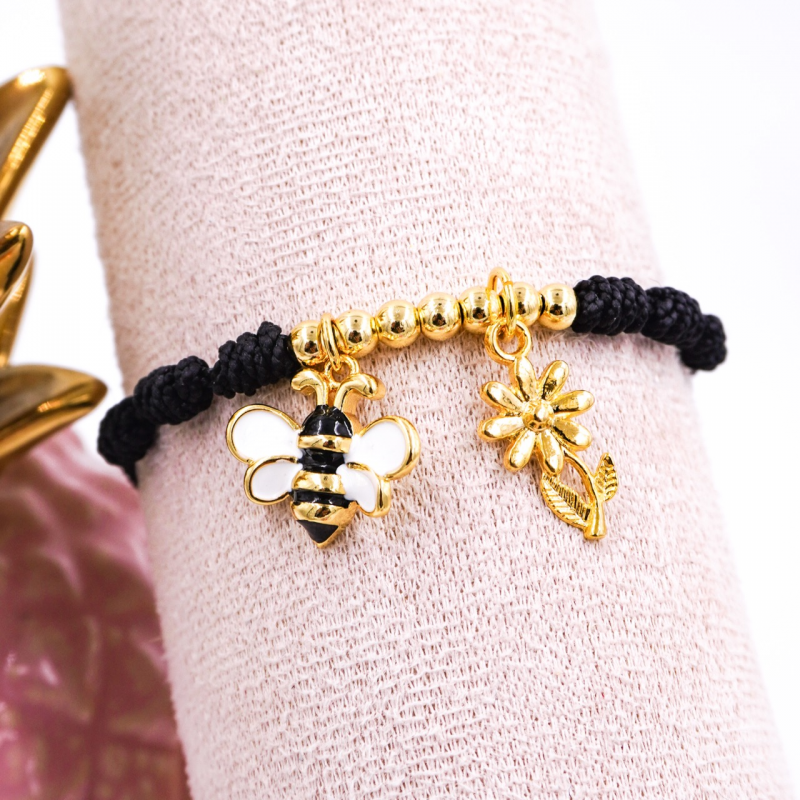 pulsera negra con dije...