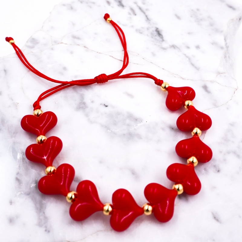 pulsera de corazones rojos