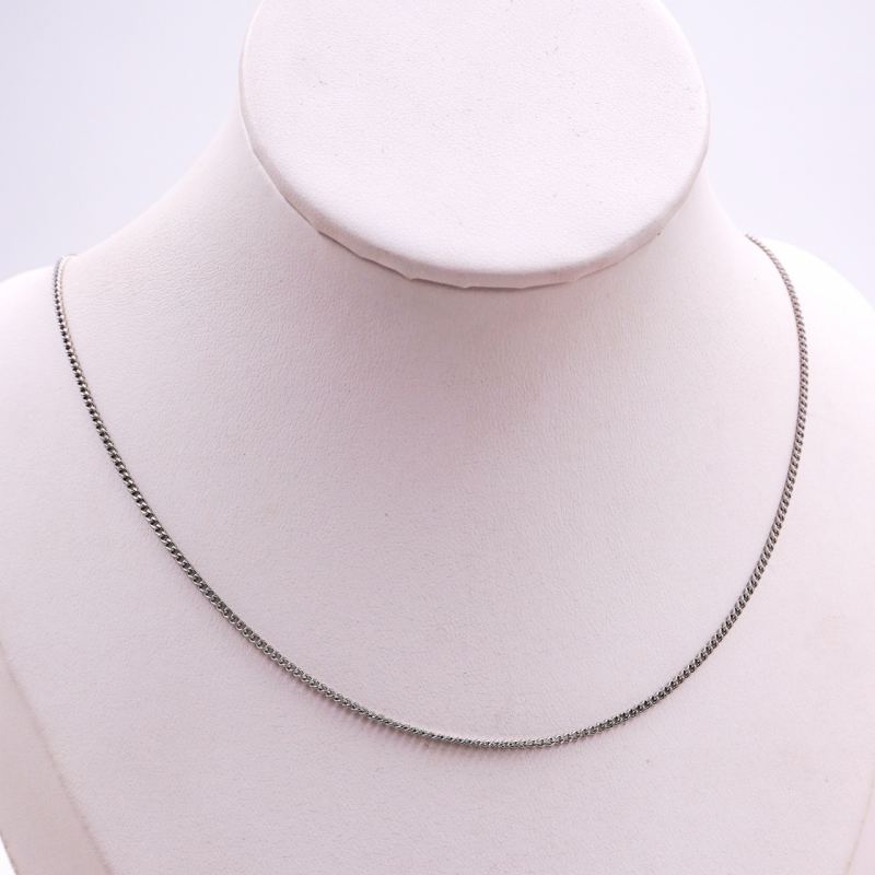 Cadena de aguja plateada...