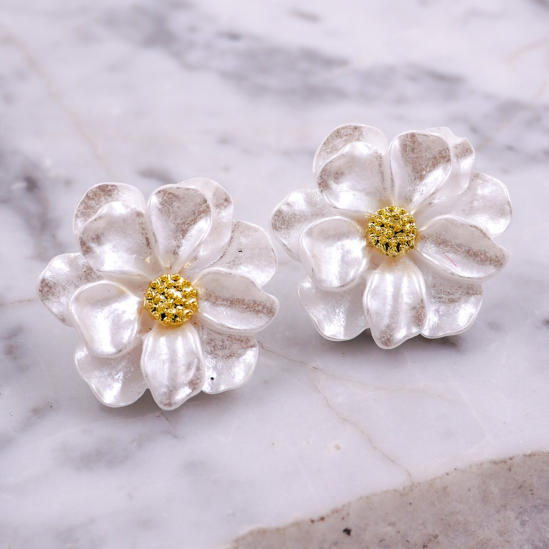 Aretes topo flor blanca x par