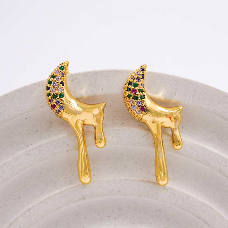 Aretes topo luna chorreante...