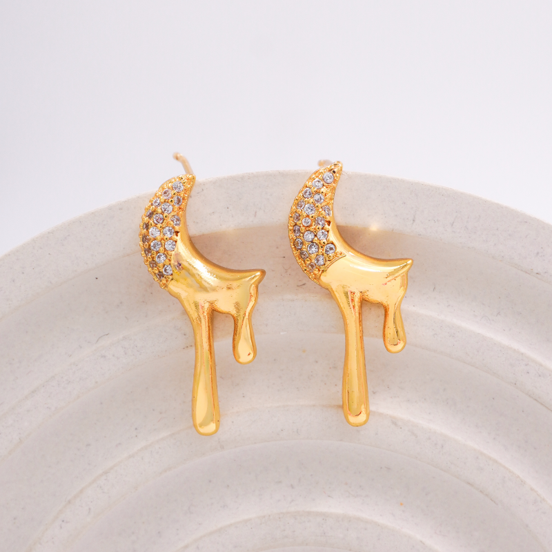 Aretes topo luna chorreante...