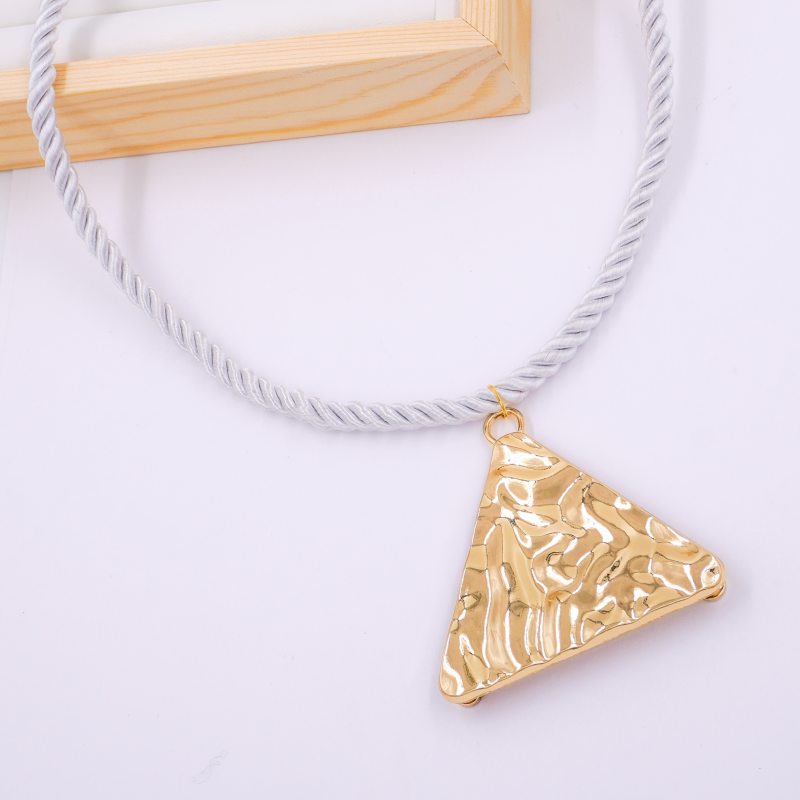 Dije chunky triangulo x unidad