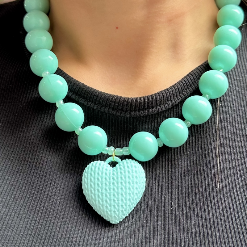 collar bola chicle con dije...