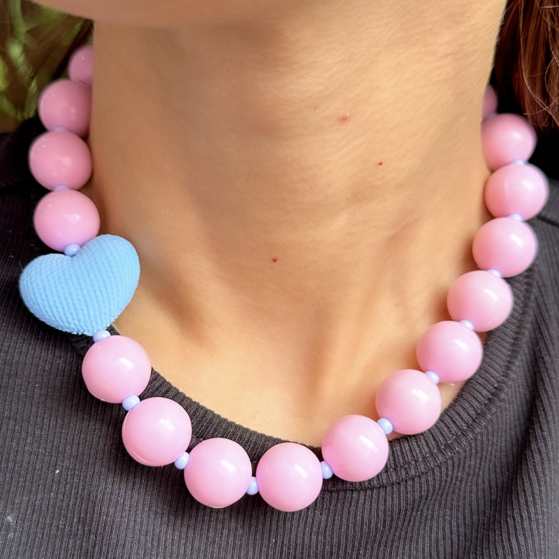 collar bola chiche rosa...