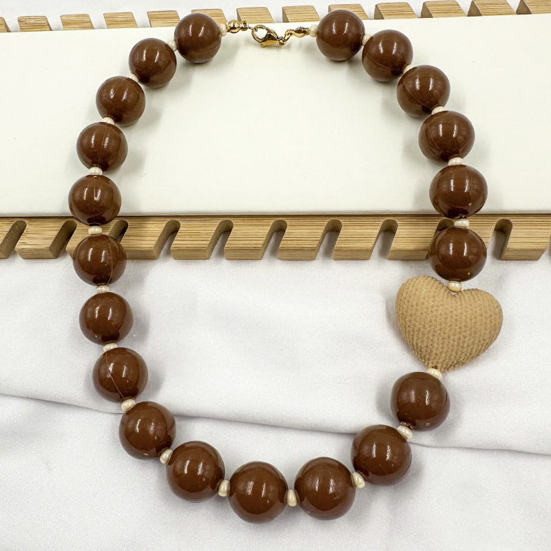 collar bola chicle cafe...