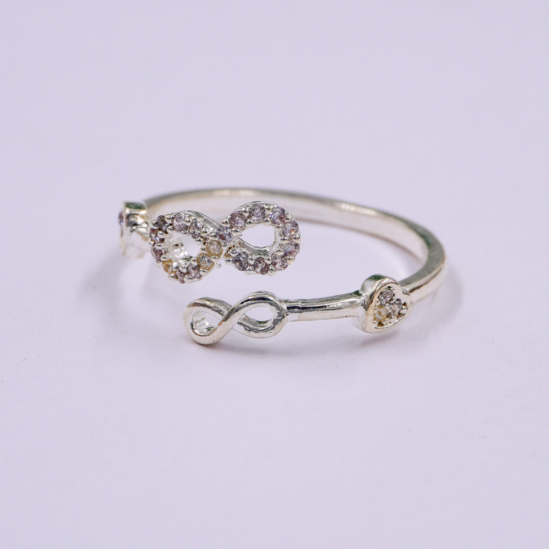 anillo con cristal infinito...