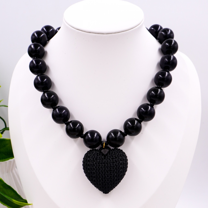 collar bola chicle negro...