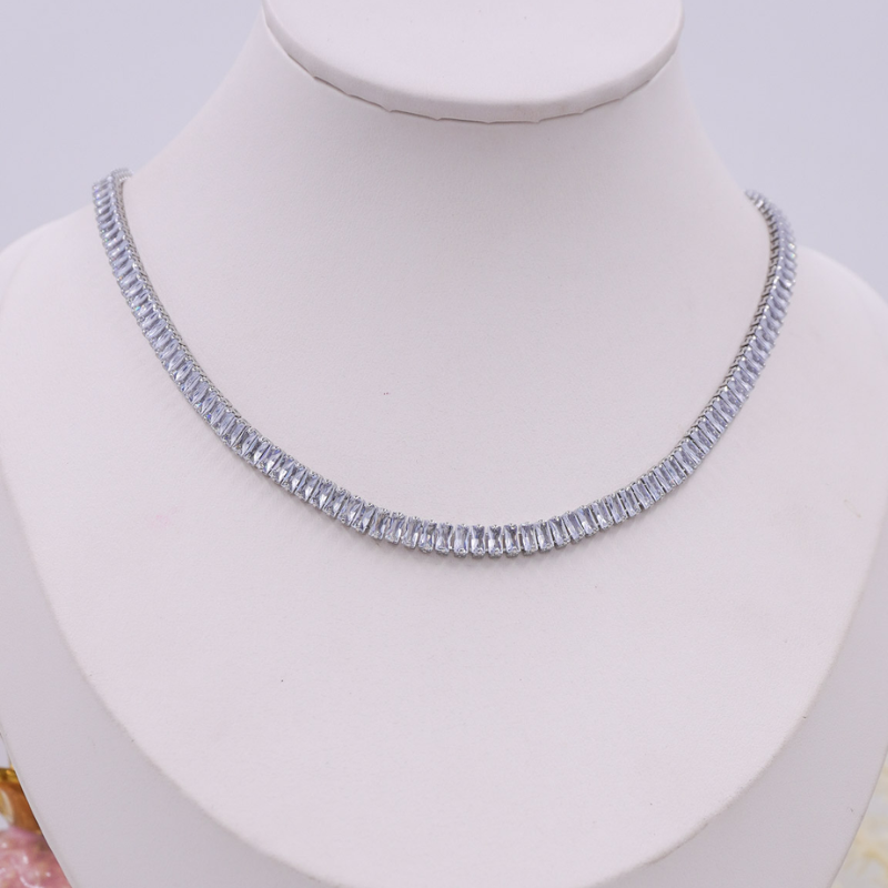 Collar piedras plateado en...