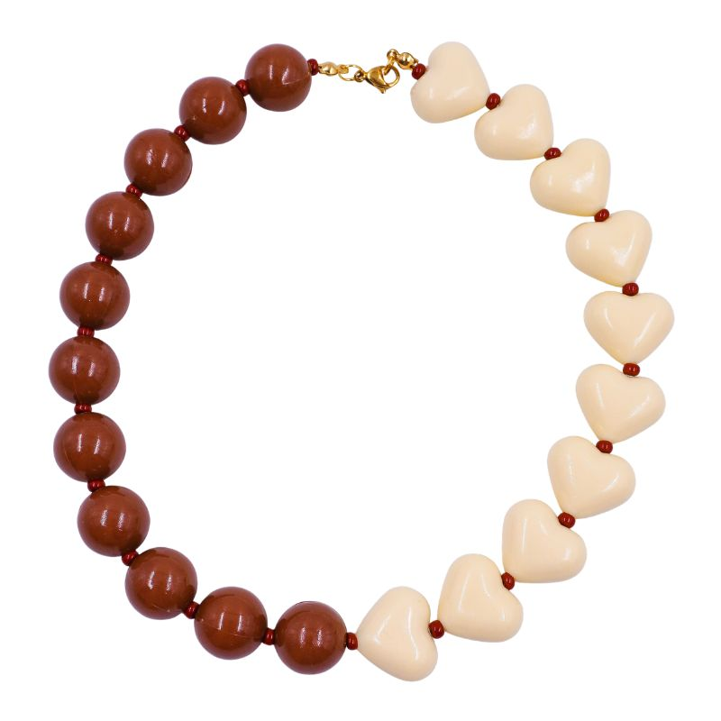 collar corazones y bola...