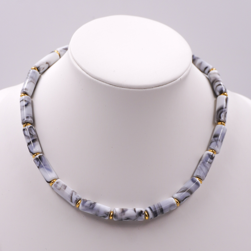 Collar de cilindros blanco...