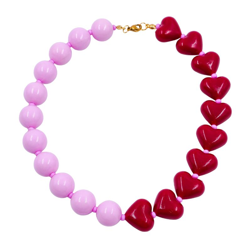 collar chicle corazones...
