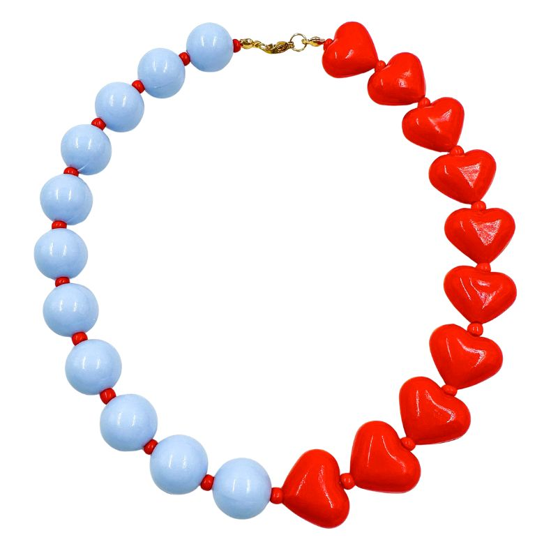 collar chicle corazones...