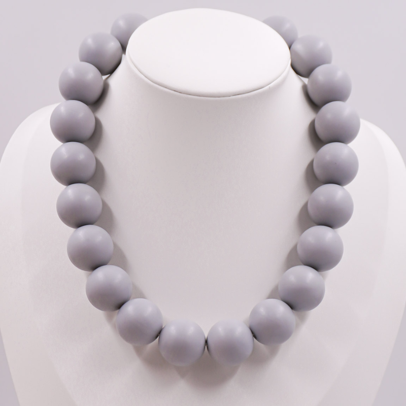 collar bola chicle mate gris