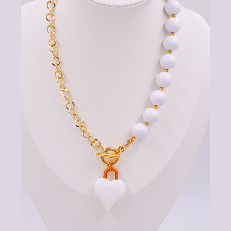 collar bola chicle blanco y...
