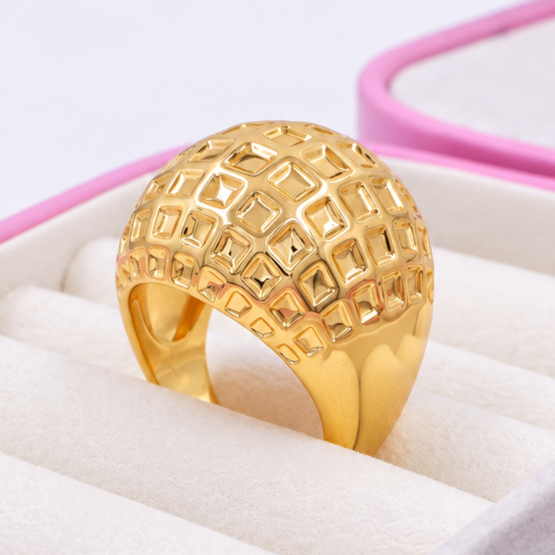 Anillo tipo domo dorado