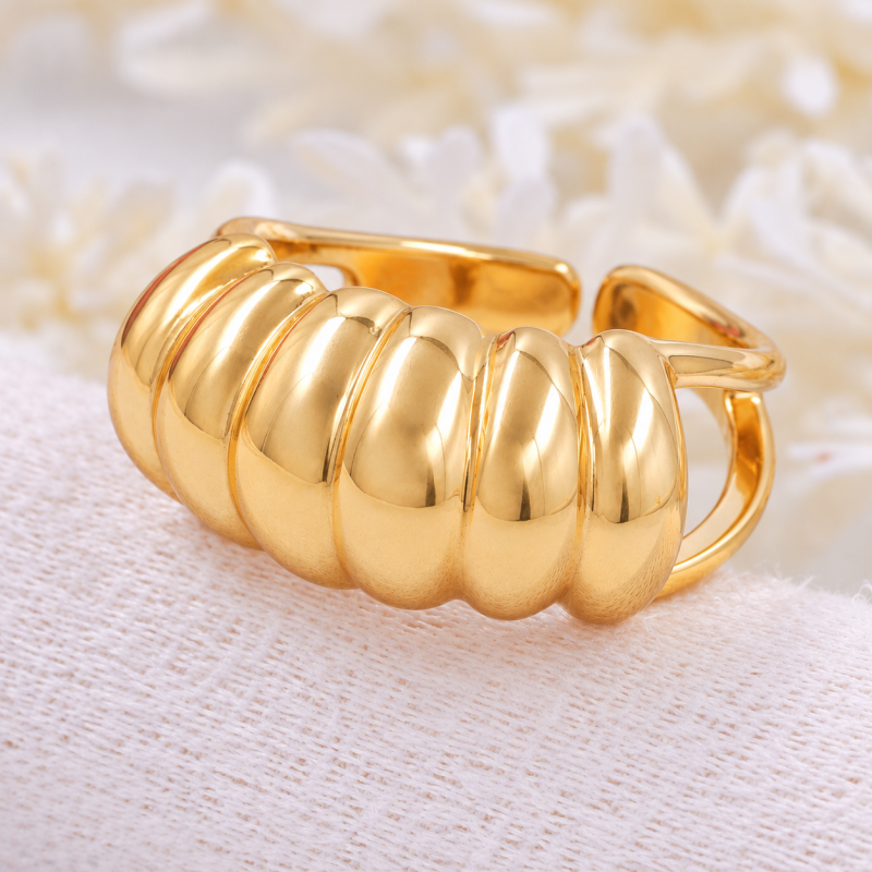 Anillo ranurado dorado