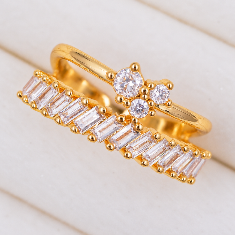Anillo dorado con circones
