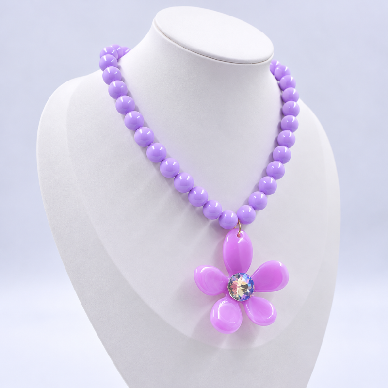 Collar bola chicle morado...